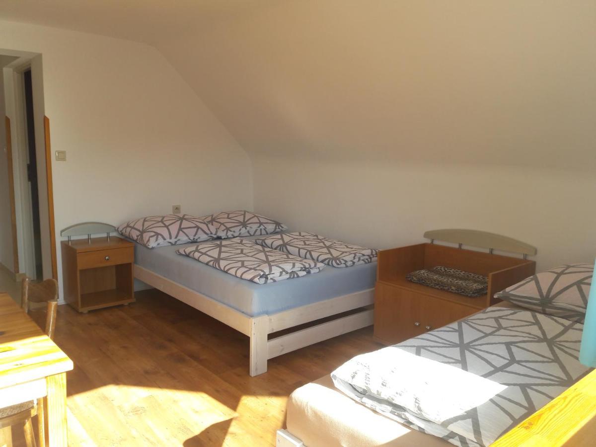 Agat Pokoje Goscinne Apartamenty ポビエロボ エクステリア 写真