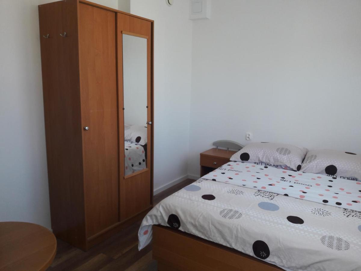 Agat Pokoje Goscinne Apartamenty ポビエロボ エクステリア 写真