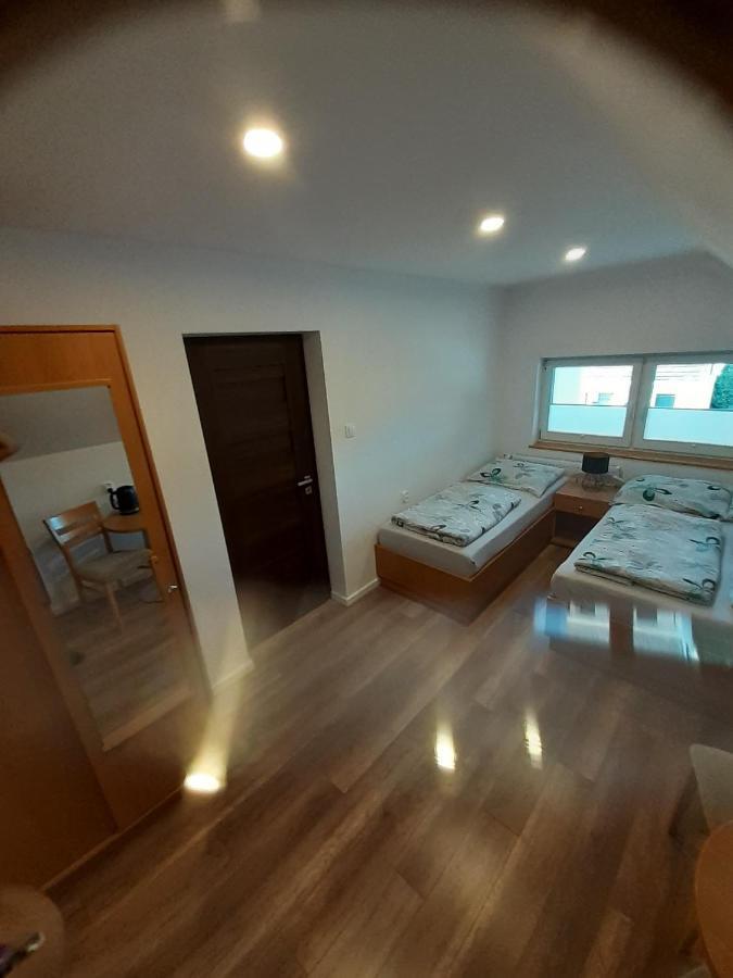 Agat Pokoje Goscinne Apartamenty ポビエロボ エクステリア 写真
