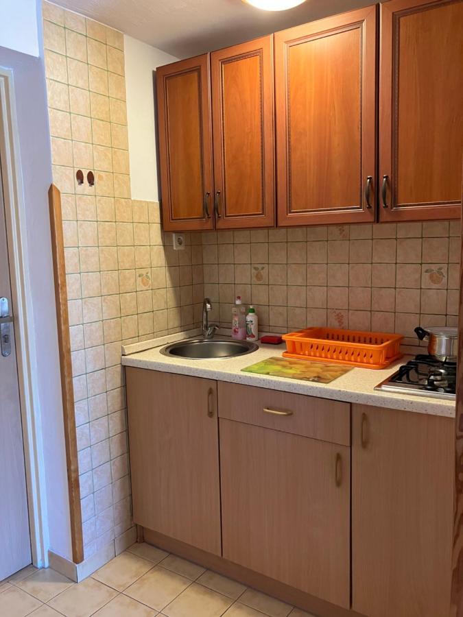 Agat Pokoje Goscinne Apartamenty ポビエロボ エクステリア 写真