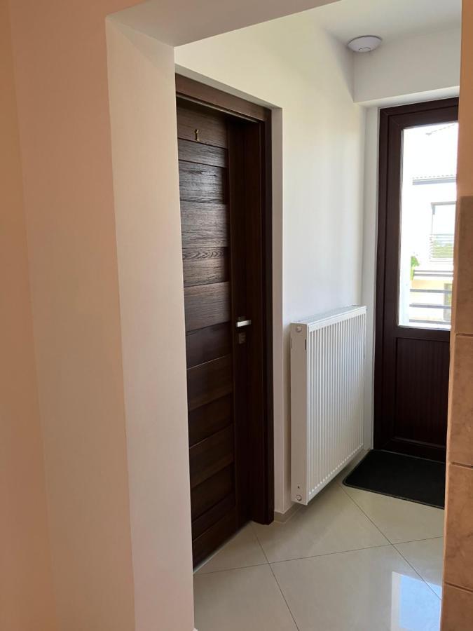 Agat Pokoje Goscinne Apartamenty ポビエロボ エクステリア 写真