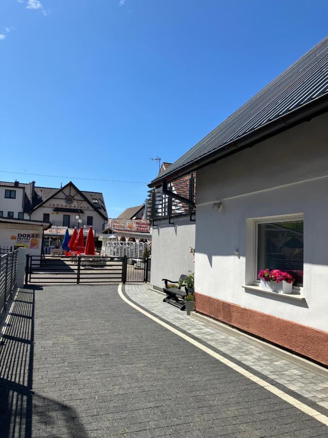 Agat Pokoje Goscinne Apartamenty ポビエロボ エクステリア 写真