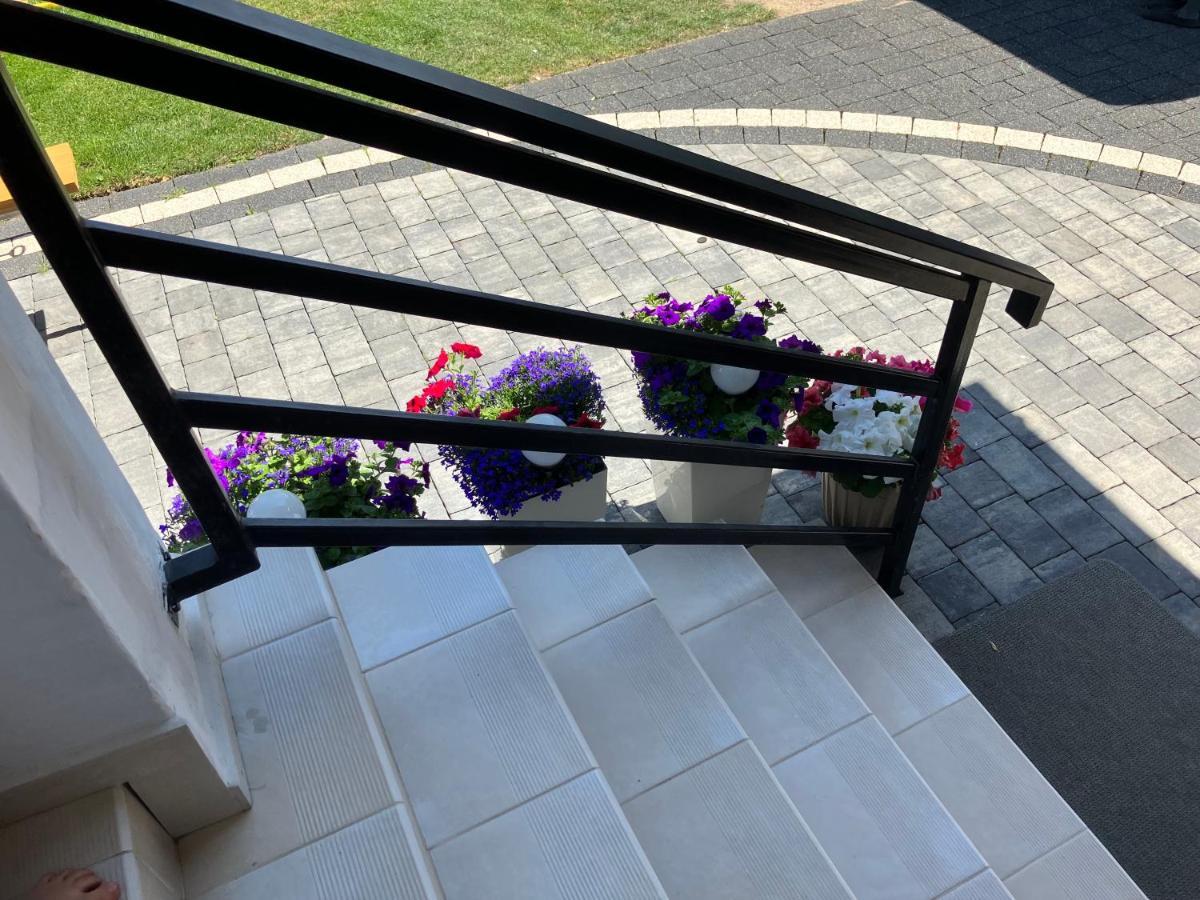 Agat Pokoje Goscinne Apartamenty ポビエロボ エクステリア 写真