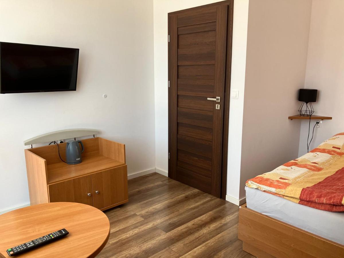Agat Pokoje Goscinne Apartamenty ポビエロボ エクステリア 写真