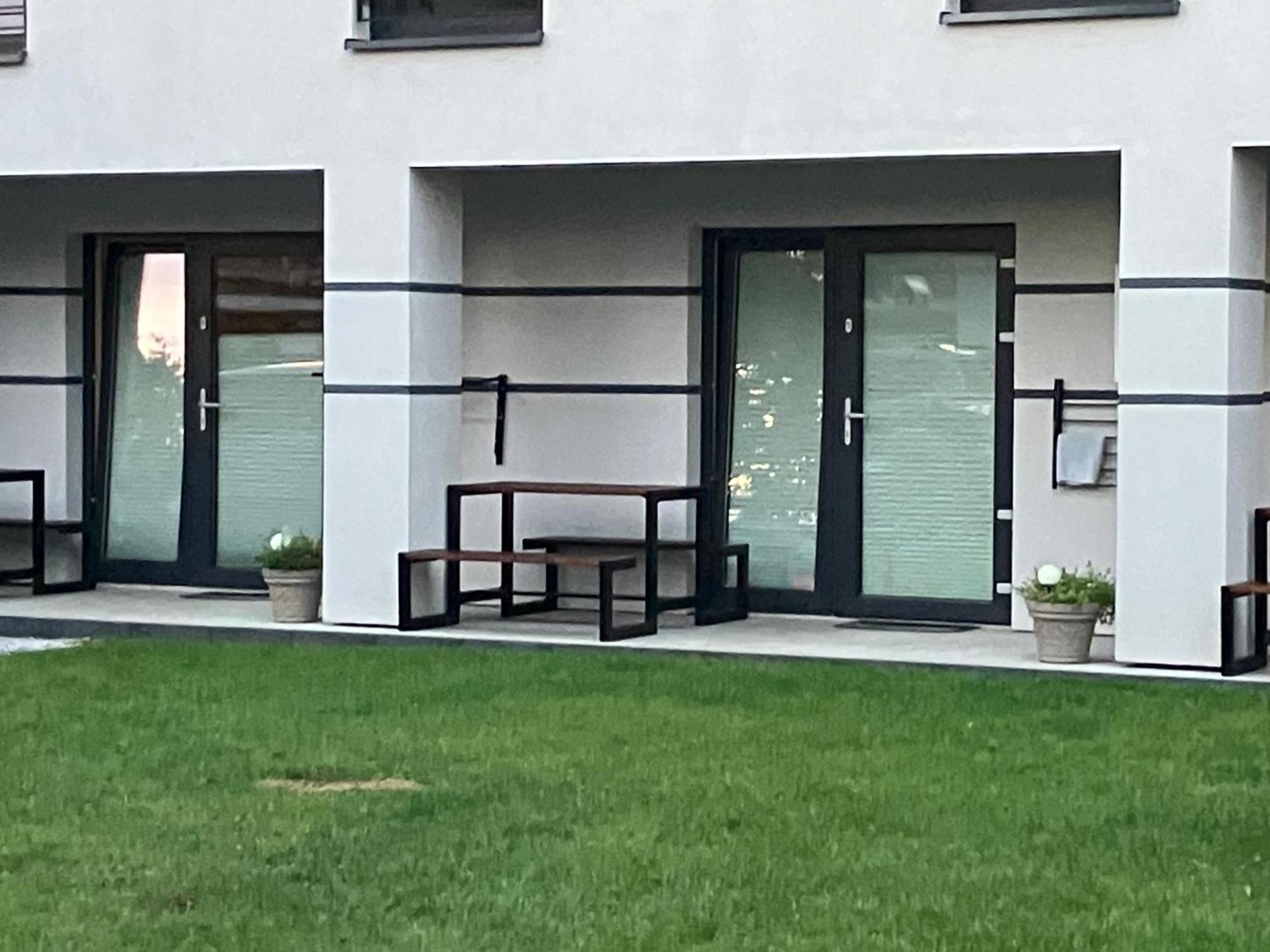 Agat Pokoje Goscinne Apartamenty ポビエロボ エクステリア 写真