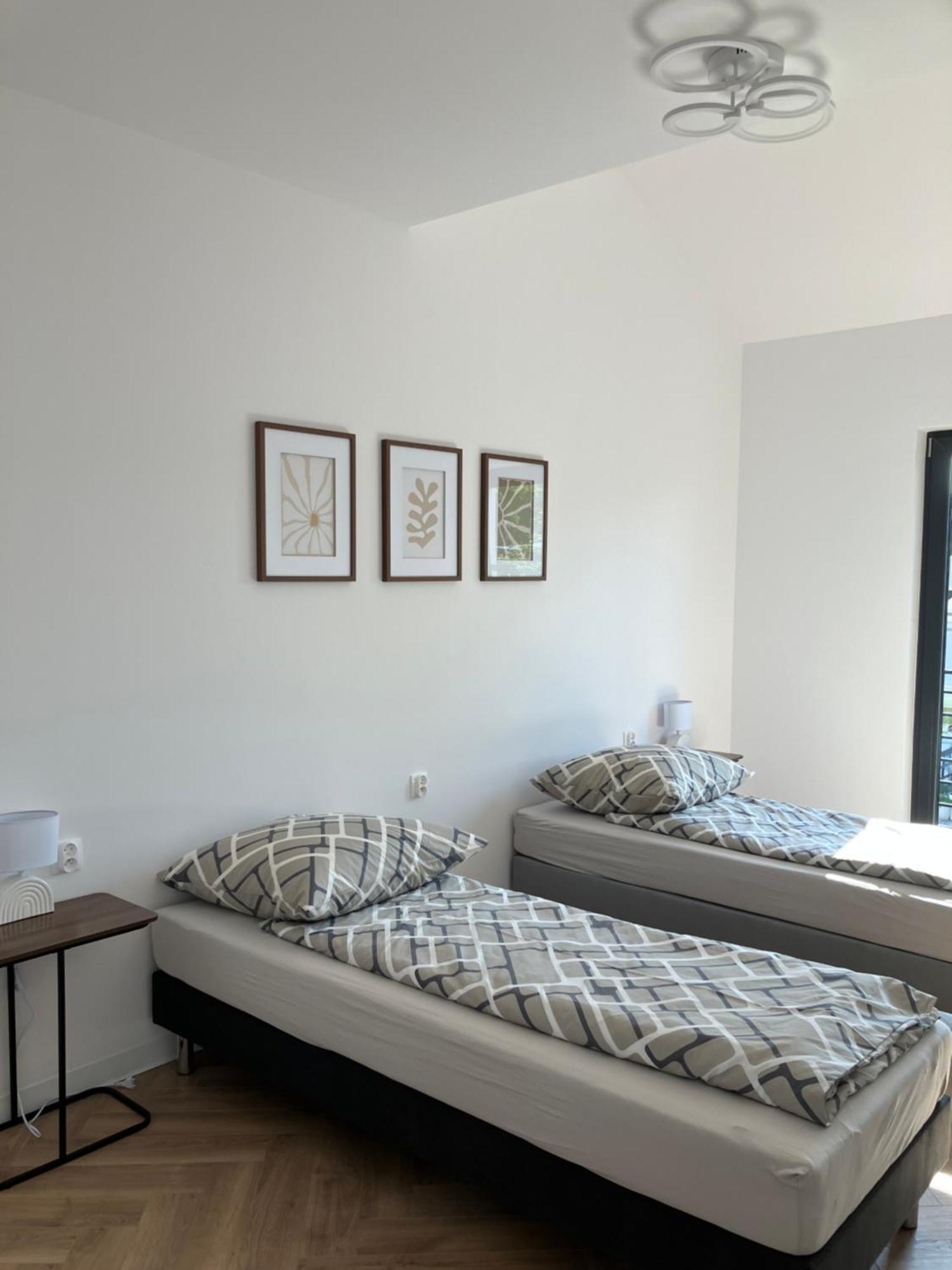 Agat Pokoje Goscinne Apartamenty ポビエロボ エクステリア 写真